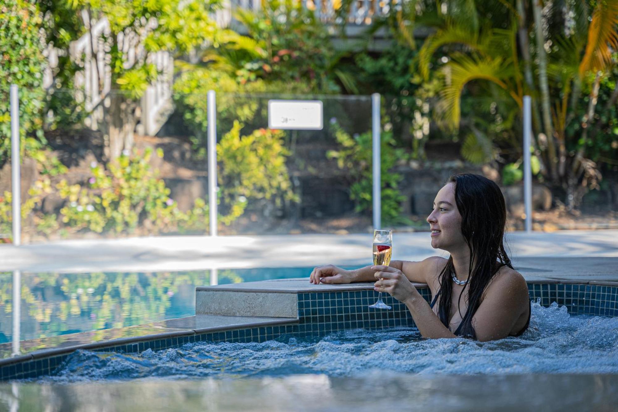 Noosa Outrigger Beach Resort Noosaville Exterior photo