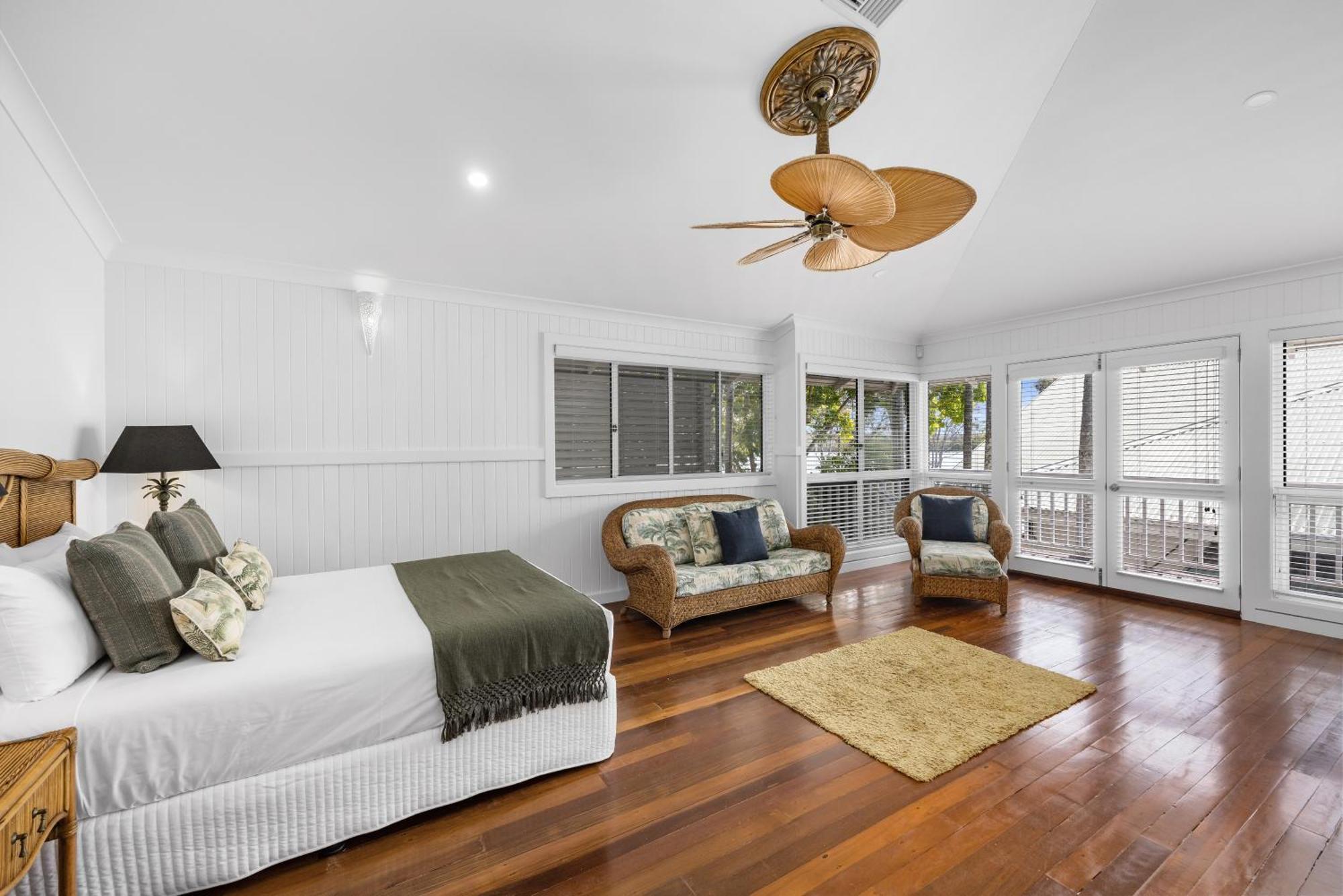 Noosa Outrigger Beach Resort Noosaville Exterior photo