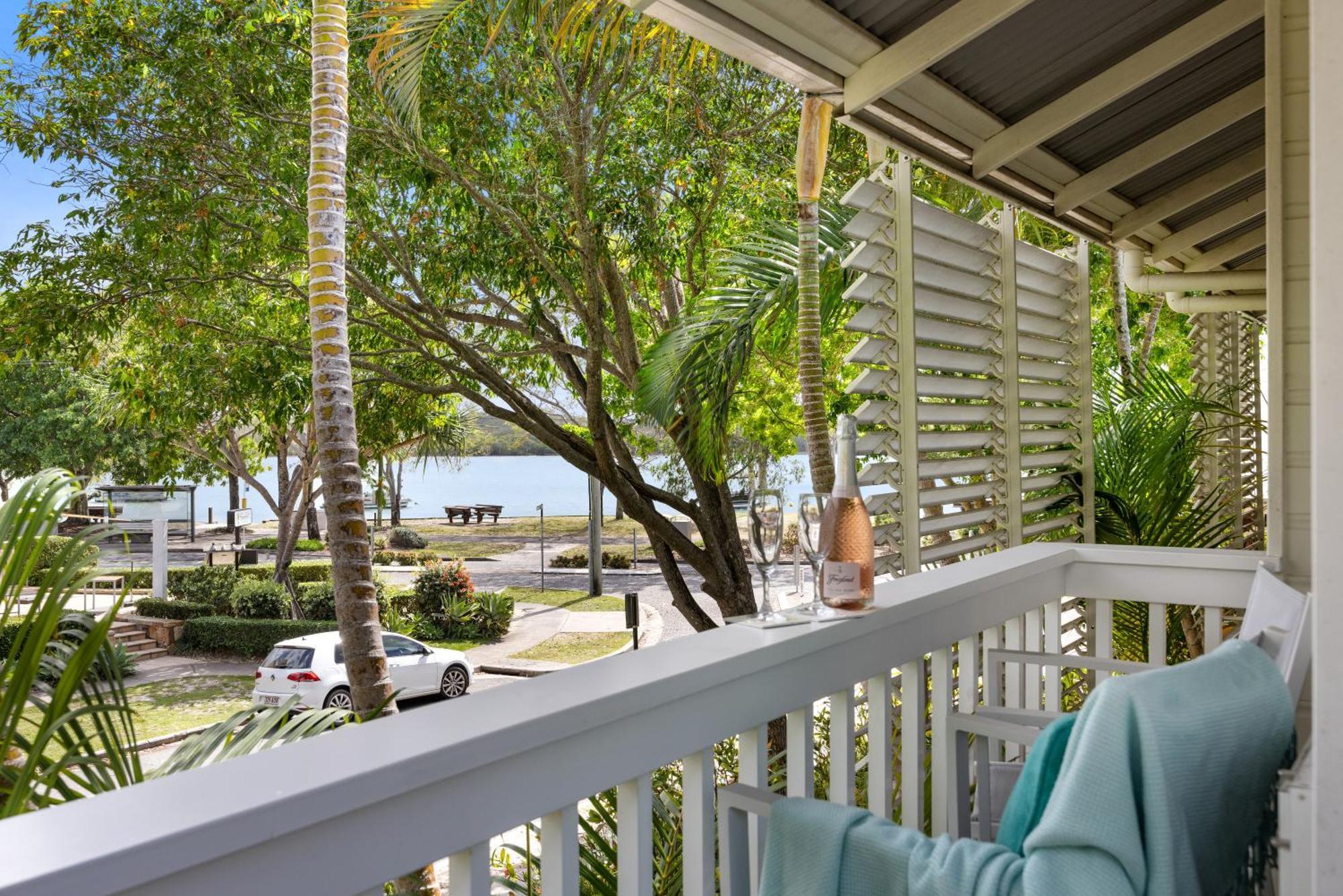Noosa Outrigger Beach Resort Noosaville Exterior photo