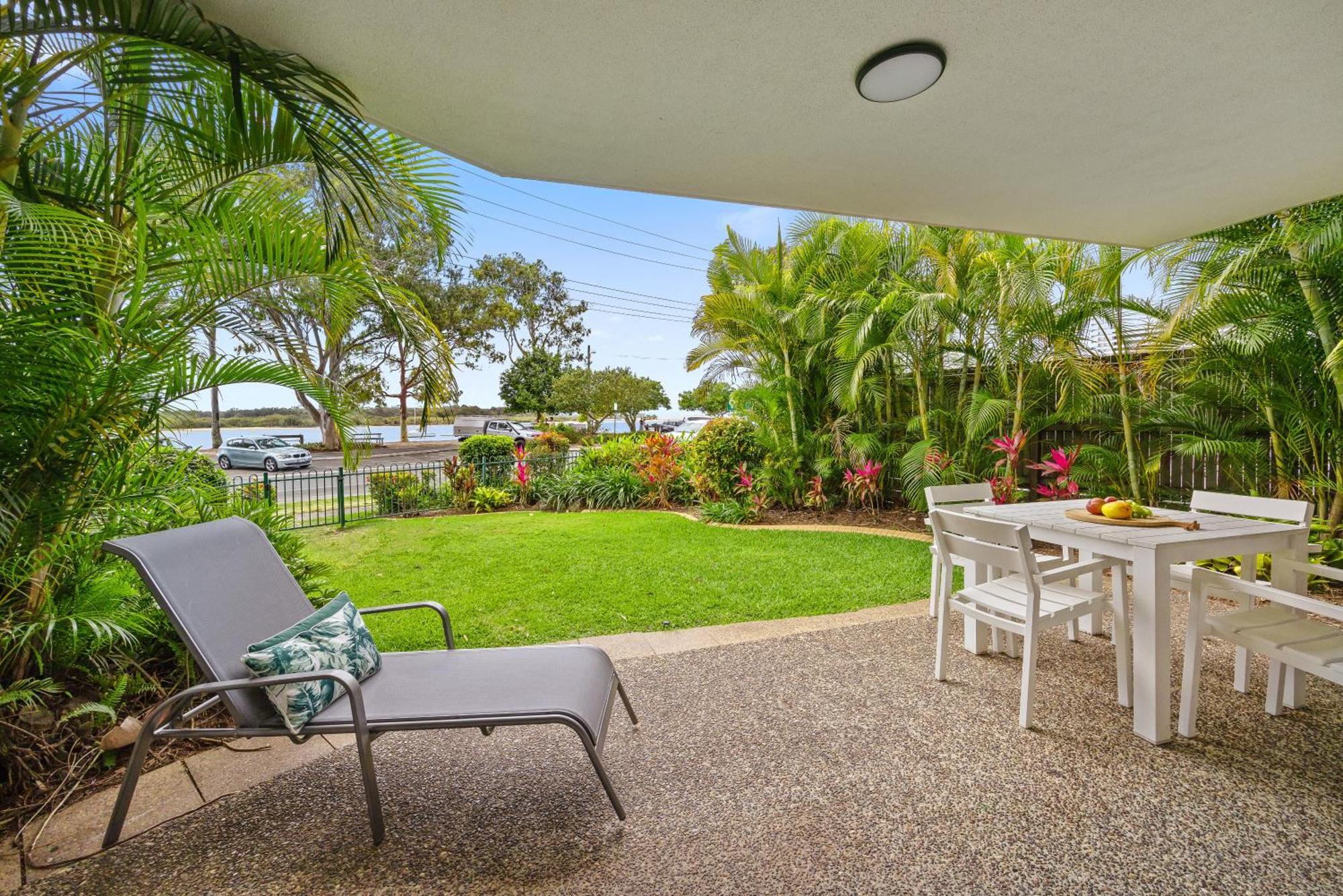 Noosa Outrigger Beach Resort Noosaville Exterior photo
